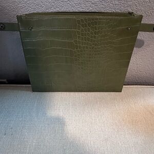 BEIS Green Croc-Embossed Clutch Zipper Pouch
